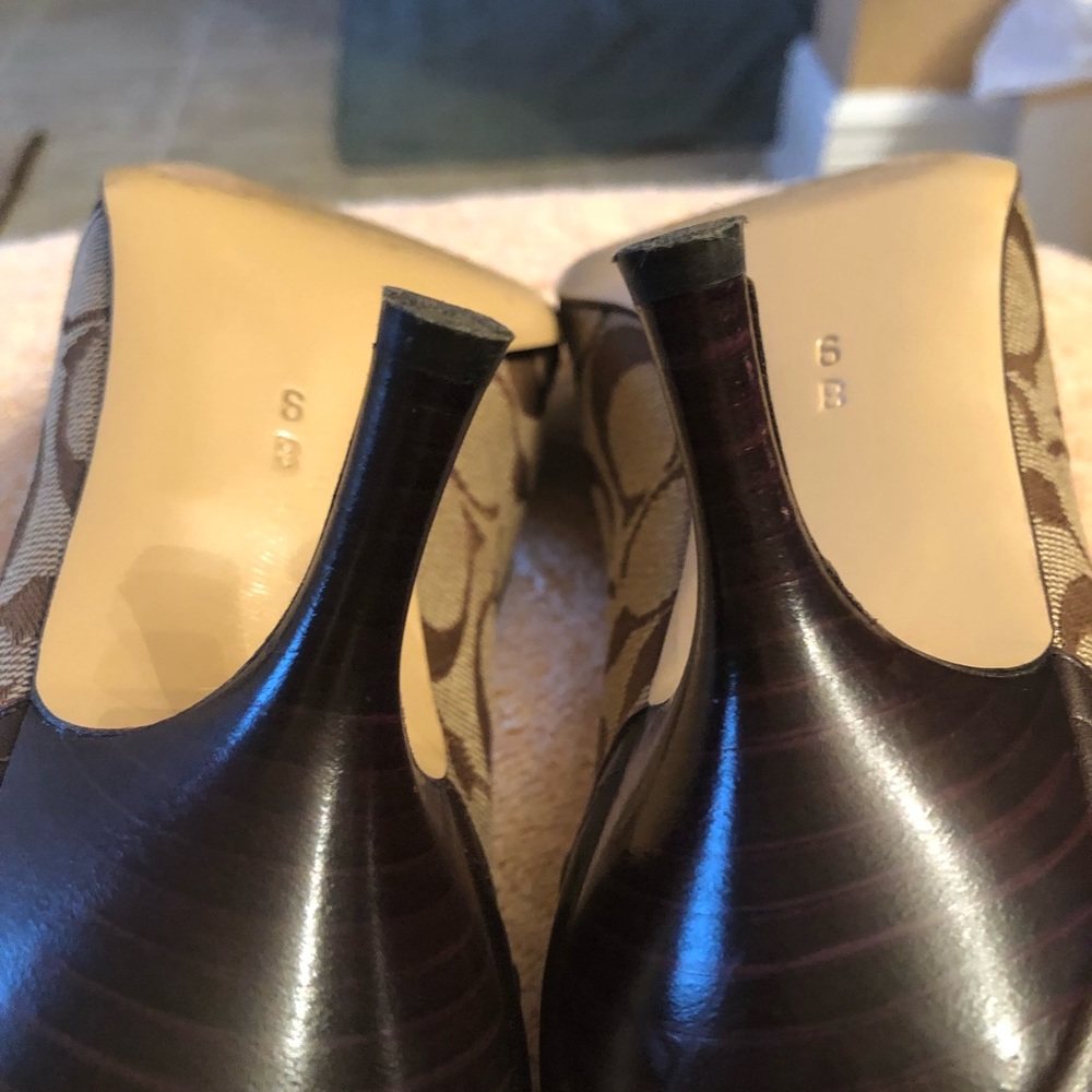 Coach buckle style pumps size 6 - Picture 6 of 6